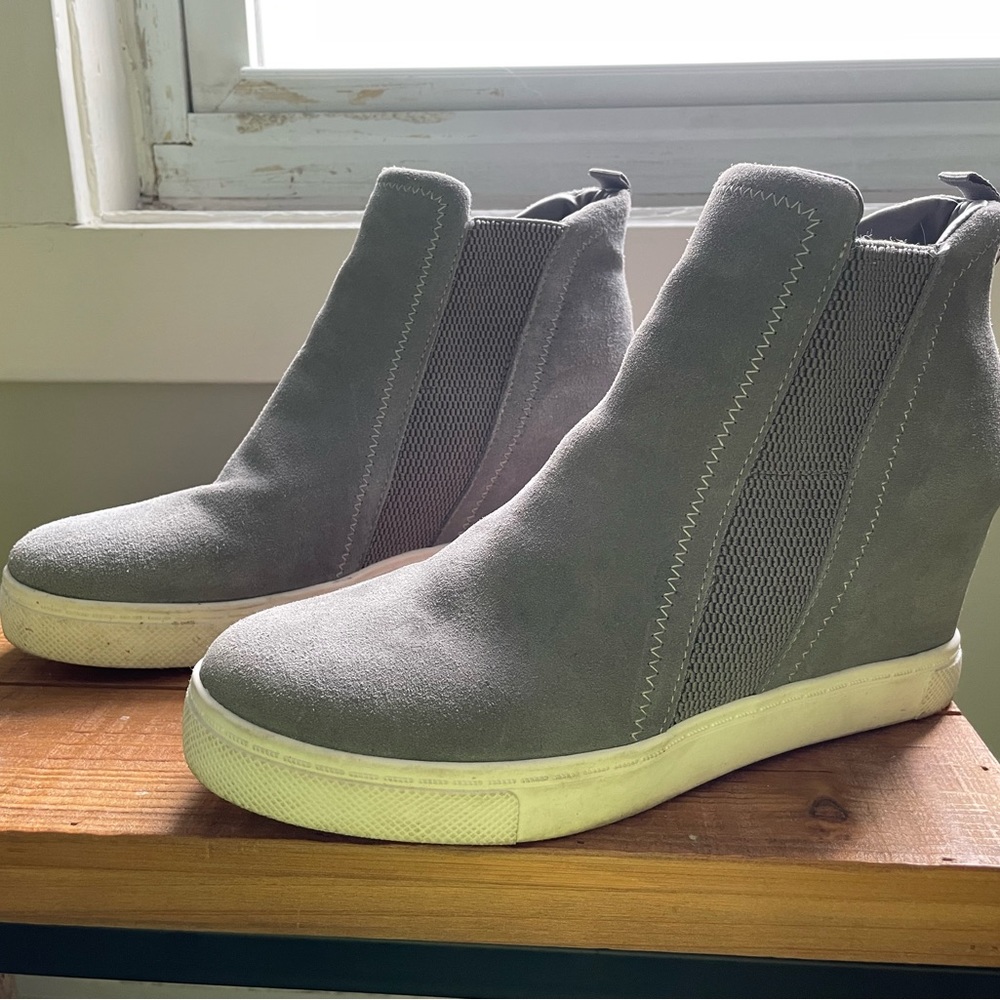 STEVE MADDEN WEDGED SNEAKER